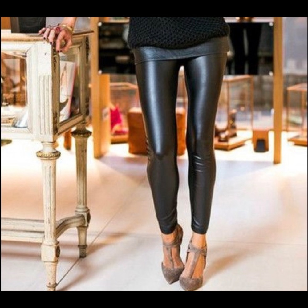 Never worn old Navy pleather leggings. Medium.